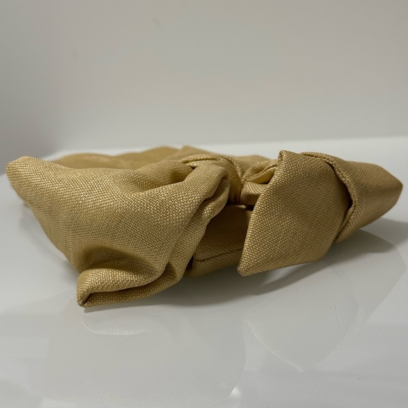 Vintage Valentino Garavani Bow Clutch - Picture 7 of 14